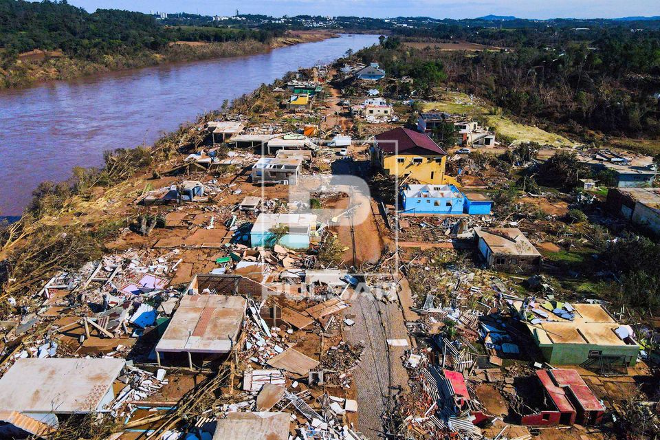 Vista de drone do bairro Navegantes destruído após a enchente no Vale do Taquari