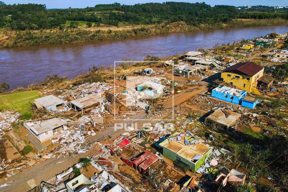 Vista de drone do bairro Navegantes destruído após a enchente no Vale do Taquari