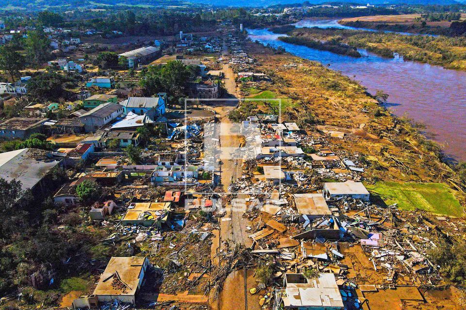 Vista de drone do bairro Navegantes destruído após a enchente no Vale do Taquari