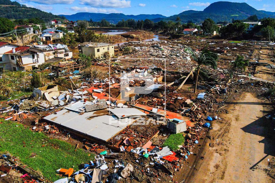 Vista de drone do bairro Navegantes destruído após a enchente no Vale do Taquari