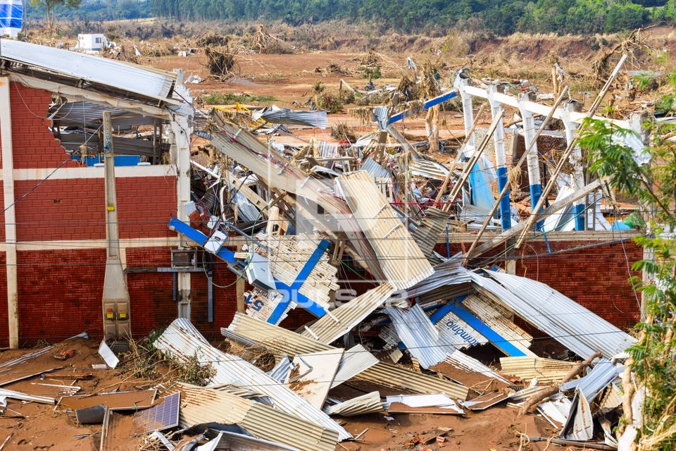 Edifício comercial destruído pela enchente no Vale do Taquari
