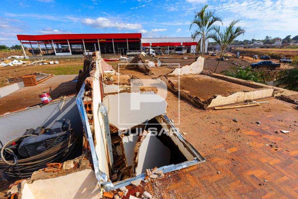 Edifício comercial destruído pela enchente no Vale do Taquari
