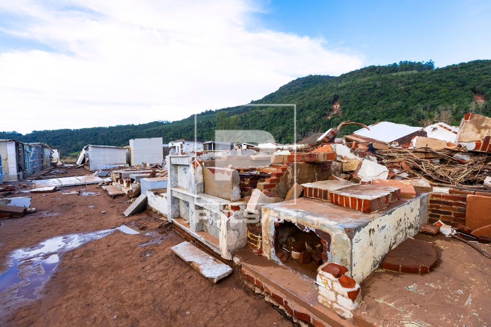 Destruição no cemitério da cidade causado pelas enchente no Vale do Taquari