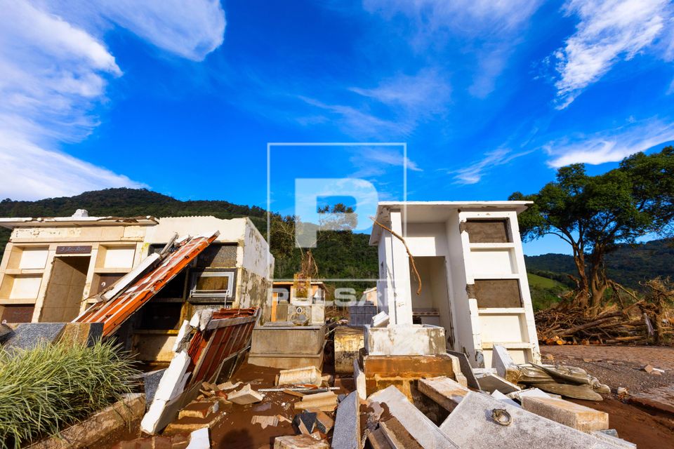 Destruição no cemitério da cidade causado pelas enchente no Vale do Taquari