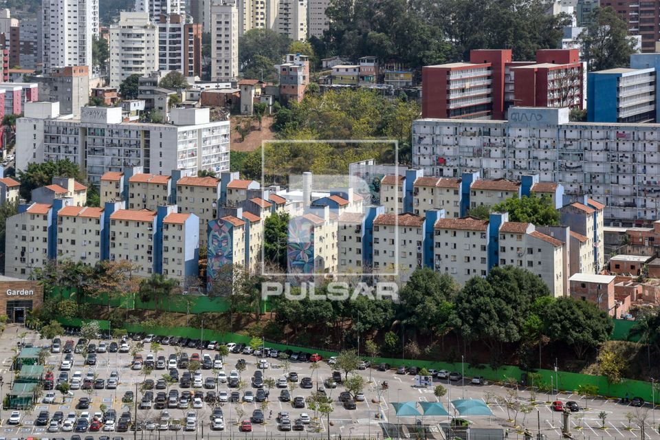 Conjunto Habitacional Real Parque e Projeto Cingapura no local da antiga favela - bairro Morumbi 