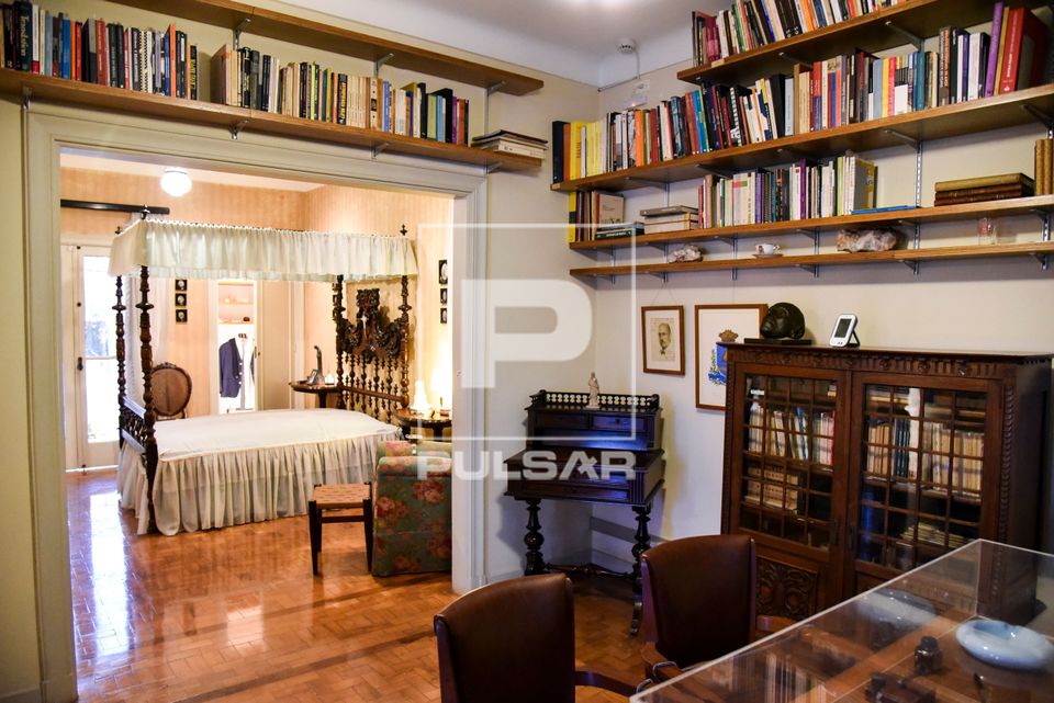 Biblioteca na Casa Guilherme de Almeida