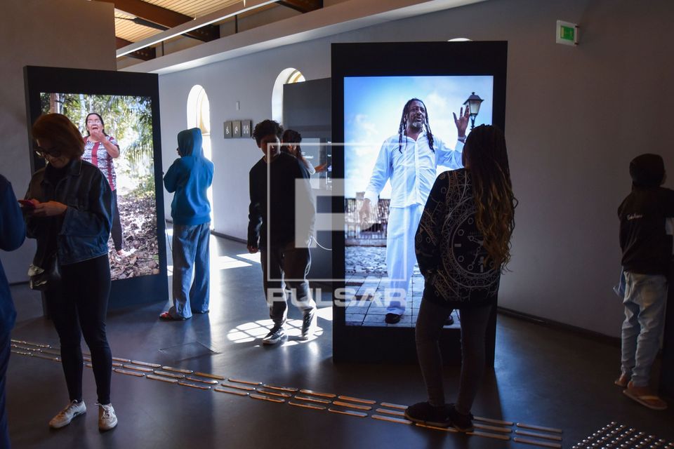 Instalação Falares - idealizada por Daniela Thomas e Caetano W. Galindo no Museu da Língua Portuguesa