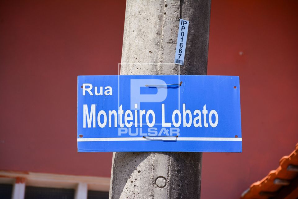 Placa da Rua Monteiro Lobato