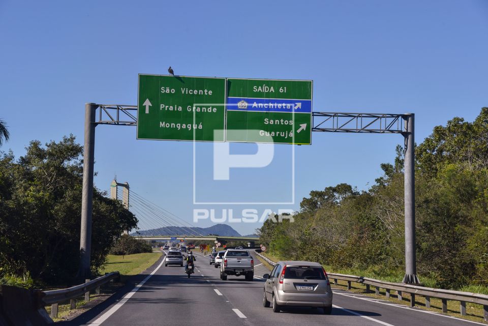 Sinalização aérea na SP-160 Rodovia dos Imigrantes - saída para SP-150 Rodovia Anchieta