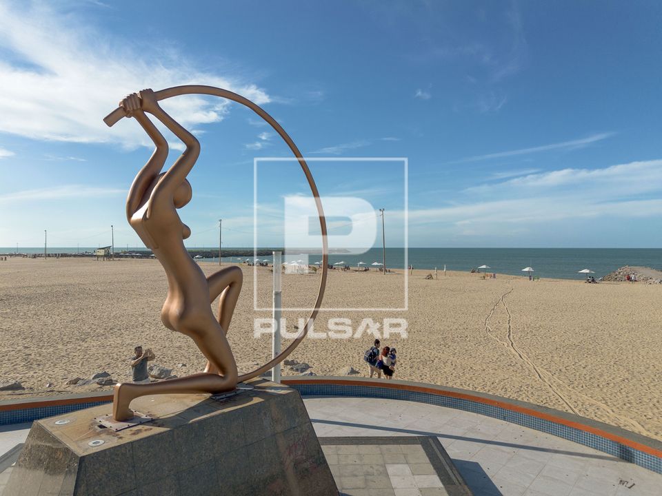 Estátua Iracema Guardiã - obra de Zenon Barreto na Praia de Iracema
