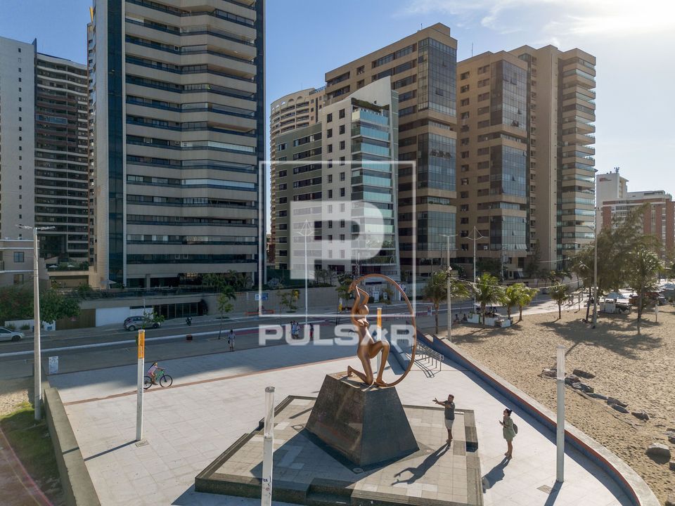 Estátua Iracema Guardiã - obra de Zenon Barreto na Praia de Iracema