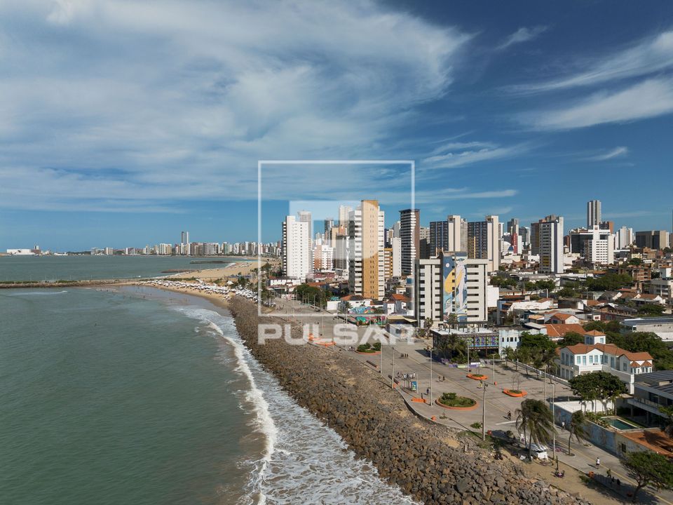 Vista de drone da Praia de Iracema 