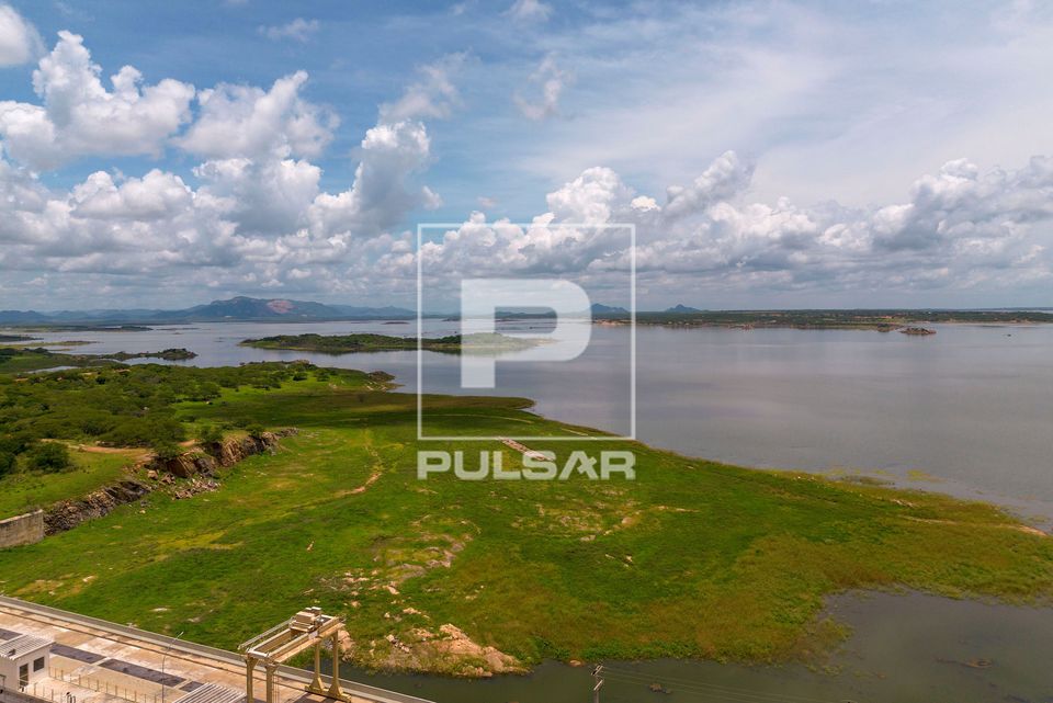 Vista de drone do açude Castanhão no período da seca