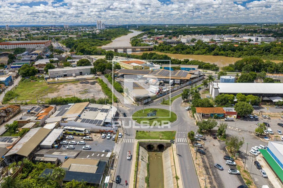 Vista de drone da rotatória na Avenida Oito de Abril com a Rua Barão de Melgaço - bairro do Porto - Rio Cui