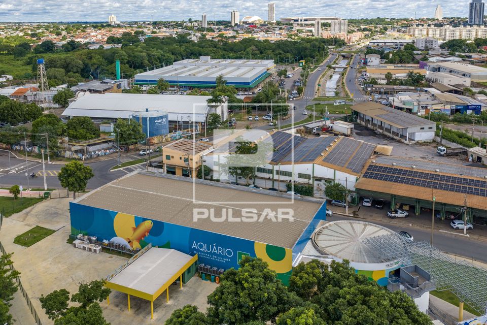 Vista de drone do Aquário Municipal Justino Malheiros e ao fundo à esquerda Mercado do Porto Antônio Moisé