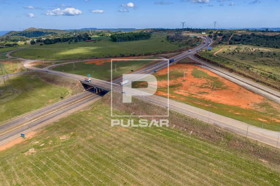 Vista de drone do trevo da rodovia BR-364 com a BR-070