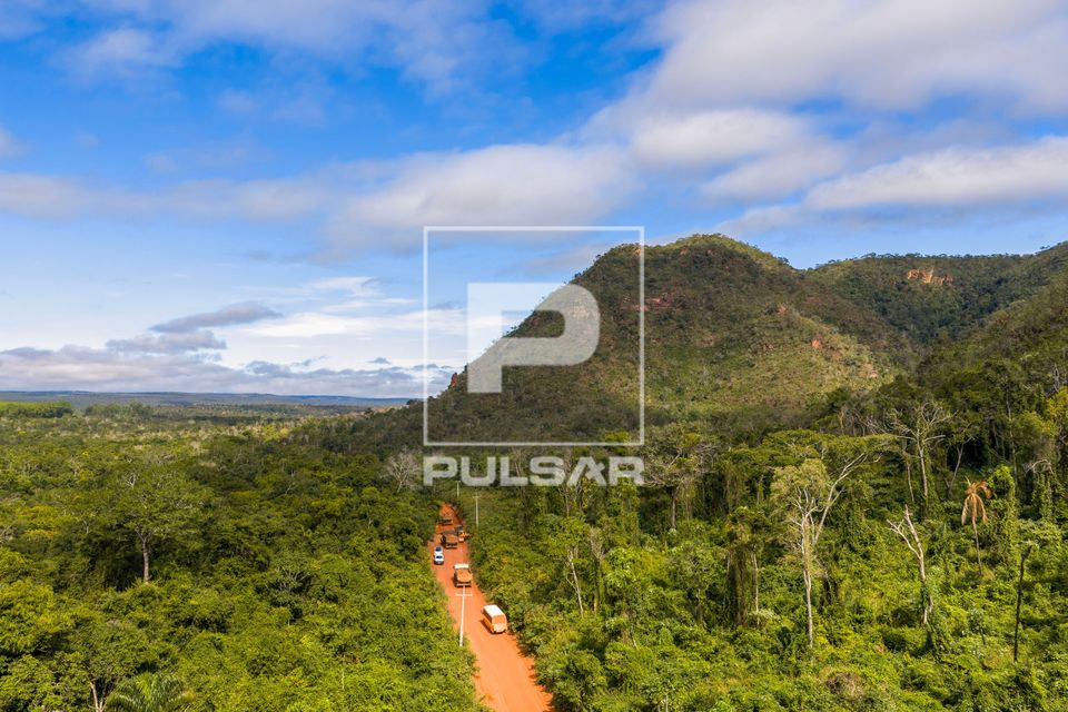 Vista de drone de estrada estadual MT-515 sem pavimento asfáltico