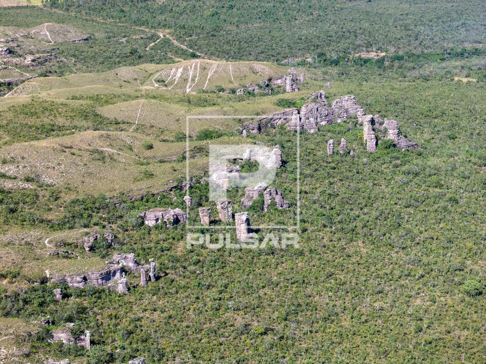 Vista de drone da Cidade de Pedras de Campo Verde na borda da Bacia do Paraná formada por arenitos e conglome