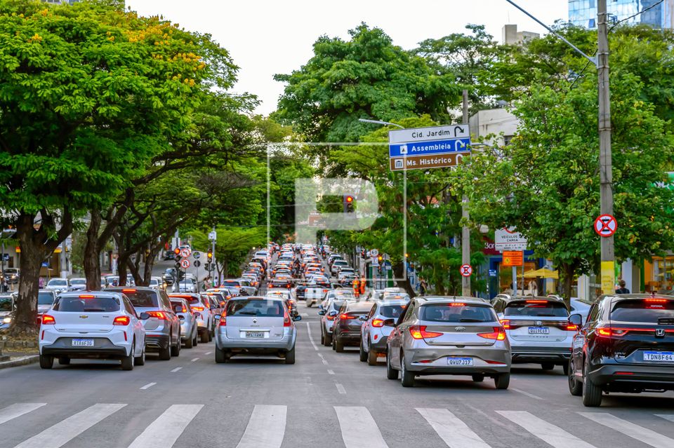 Trânsito na Avenida Bias Fortes