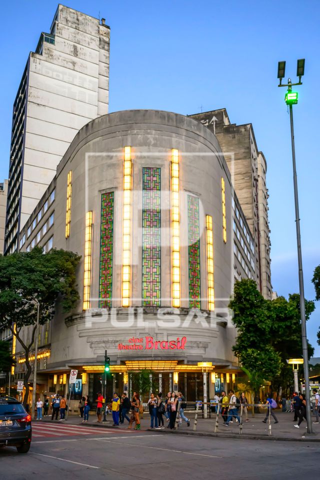 Cine Theatro Brasil Vallourec na esquina das avenidas Amazonas e Afonso Pena projeto do arquiteto Angelo Murge