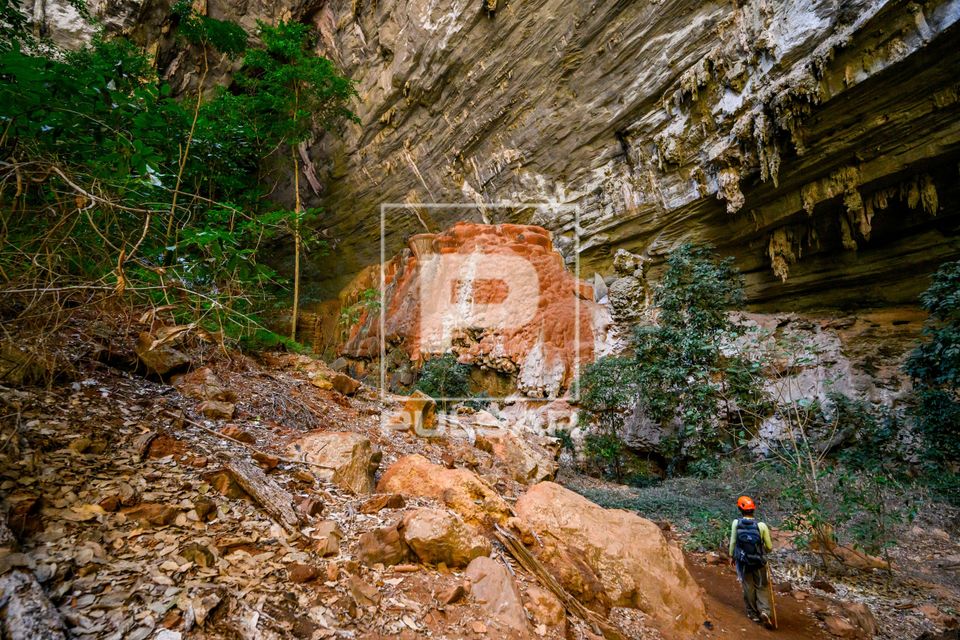 Gruta do Janelão - Parque Nacional Cavernas do Peruaçu - transição dos biomas caatinga e cerrado - Mosaico