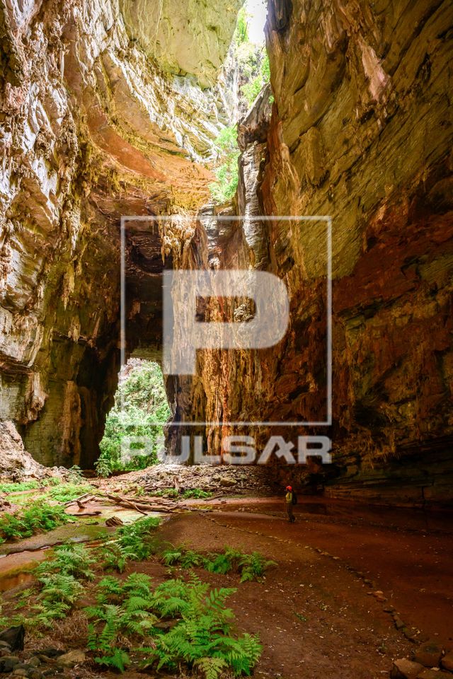 Trilha para a Gruta do Janelão - Parque Nacional Cavernas do Peruaçu - transição dos biomas caatinga e cer