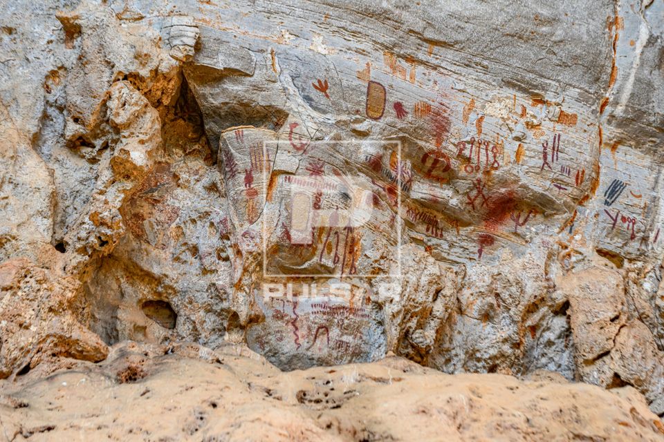 Pinturas rupestres na Lapa dos Desenhos - Parque Nacional Cavernas do Peruaçu - Mosaico Sertão Veredas-Perua
