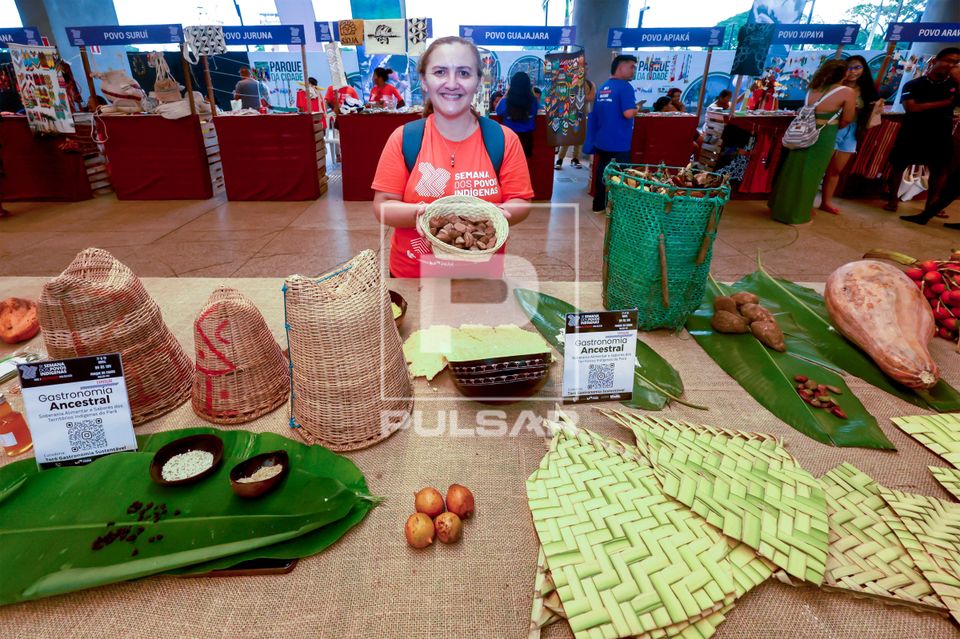 Pesquisadora e curadora da exposição Gastronomia Ancestral com produtos de oito microrregiões étnicas do E
