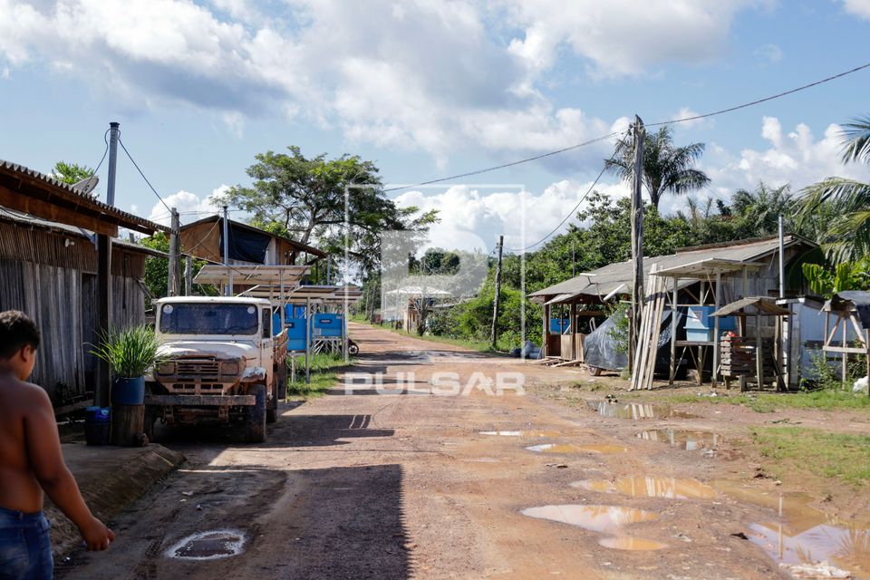 Quilombo Cachoeira Porteira - placas fotovoltaicas para captação de energia solar