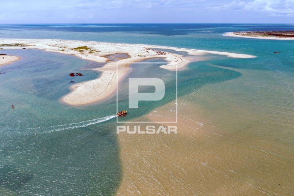 Praia de Macapá na maré baixa e foz do Rio Camurupim à direita - APA Área de Proteção Ambiental do Delta