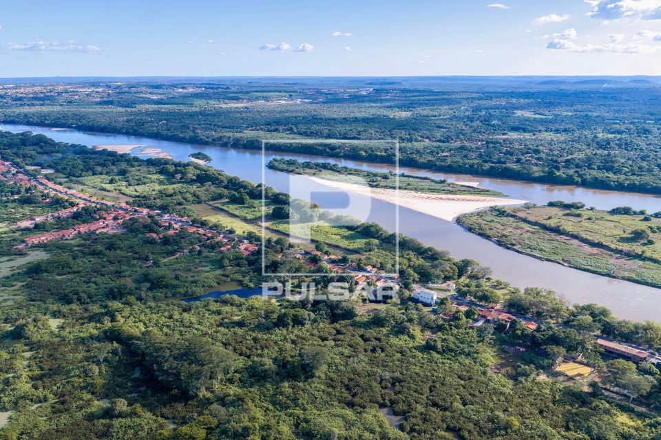 Vista de drone do Rio Parnaíba - divisa dos Estados do Piauí - abaixo e Maranhão - ao fundo