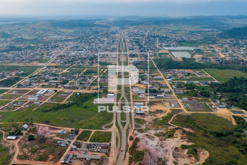 Vista de drone da Rodovia BR-163 cortando o município