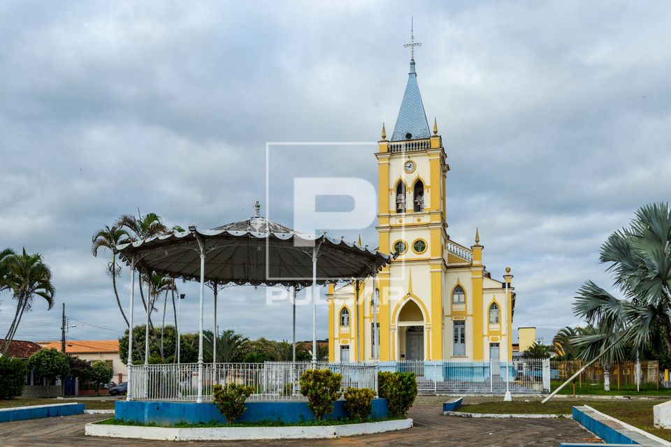 Coreto e Igreja Matriz do Divino Espírito Santo na Praça Marechal Floriano