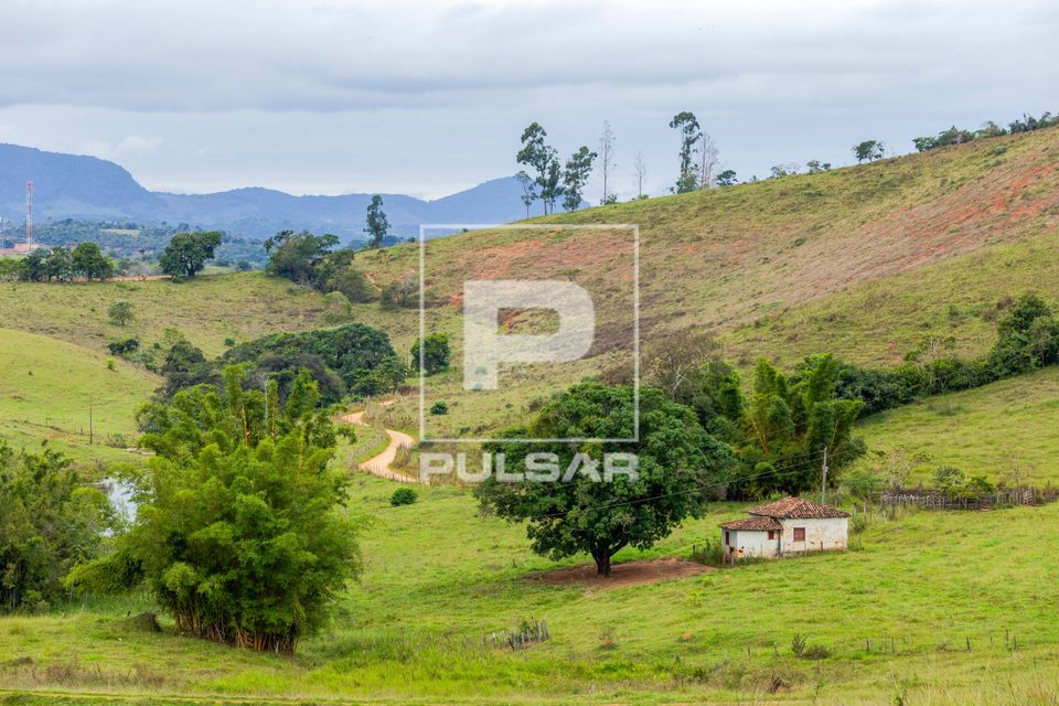 Propriedade rural com terreno acidentado
