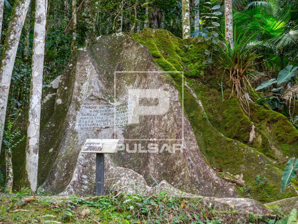 Pedra de Fundação do Parque Nacional do Itatiaia criado em 1937 - primeiro do Brasil