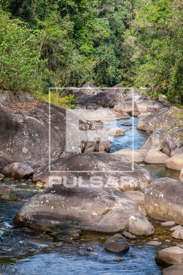 Rio na parte baixa do Parque Nacional do Itatiaia no Parque Nacional do Itatiaia