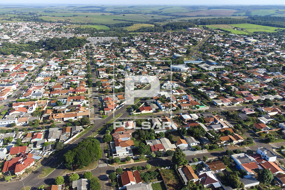 Vista de drone do bairro Jardim Curitiba - ao fundo área rural