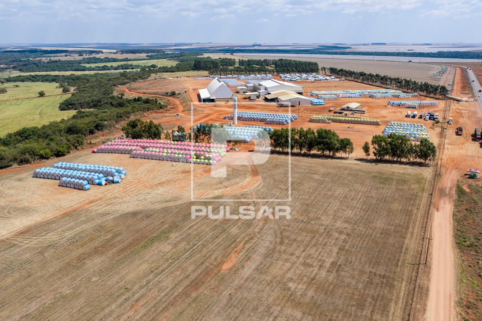 Vista de drone de algodoeira - unidade industrial responsável pelo beneficiamento do algodão 
