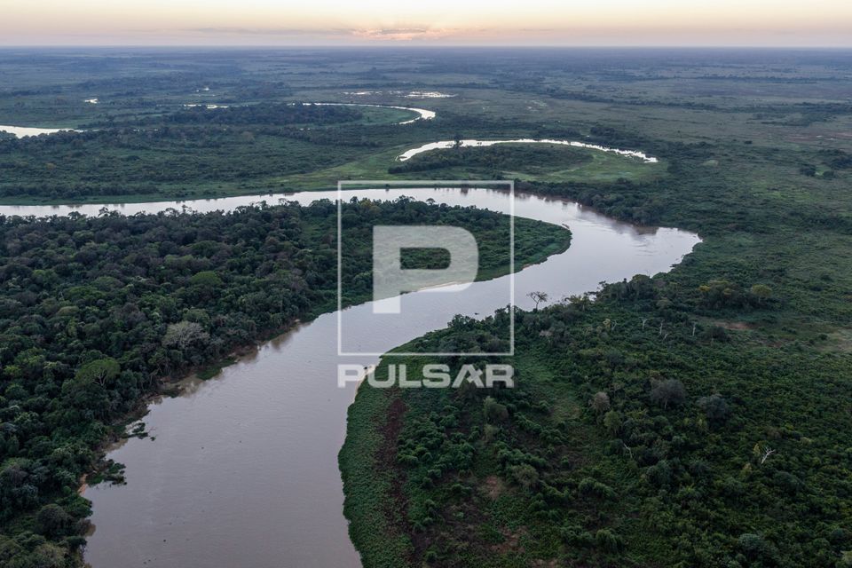 Região de Porto Jofre banhada pelo rio Cuiabá com destaque para os corixos e meandros abandonados