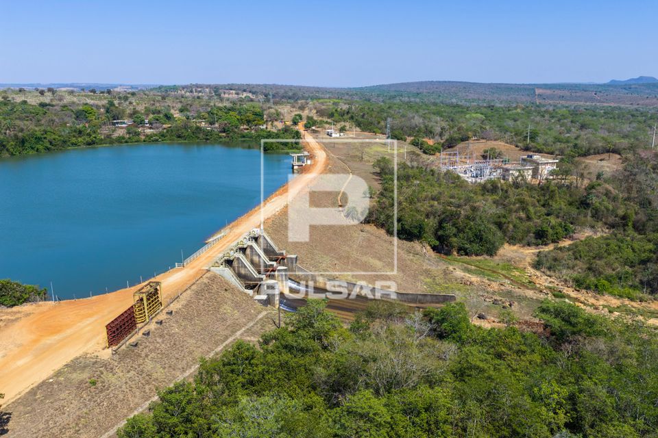 Vista de drone da Usina Hidrelétrica Casca III formada pelo rio da Casca