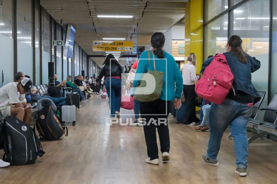 Passageiros no Aeroporto Internacional de São Paulo/Guarulhos – Governador André Franco Montoro