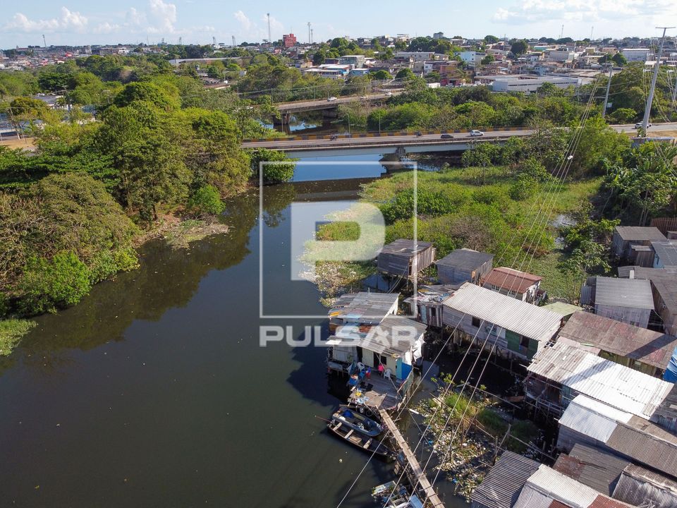 Vista de drone de palafitas da comunidade Pico das águas no bairro São Geraldo e Igarapé do Mindú