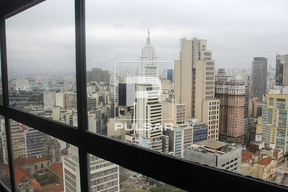 Vista a partir da janela do Sampa Sky do centro histórico da cidade com destaque para Edifício Altino Arante