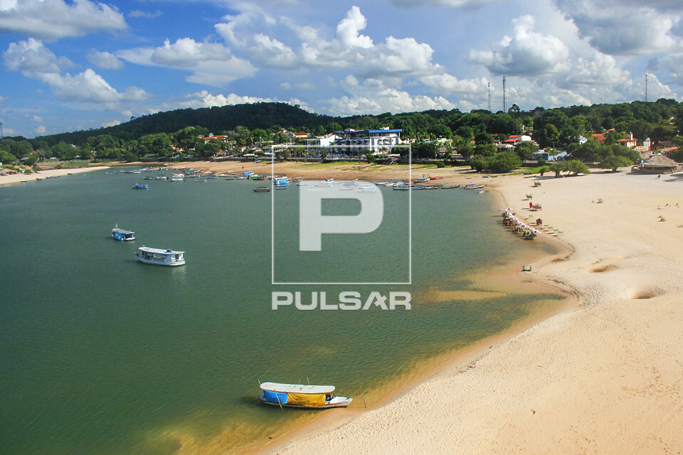 Vista de cima de praia fluvial no Rio Tapajós - Alter do Chão - 