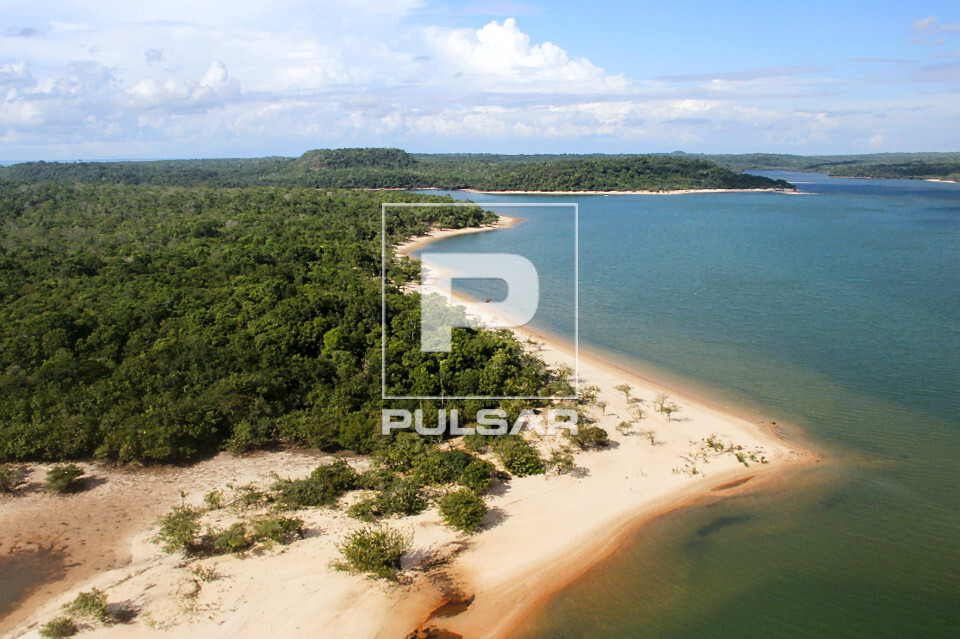 Vista da praia da Ilha do Amor - só aparece nos períodos de seca do Rio Tapajós - Alter do Chão - 