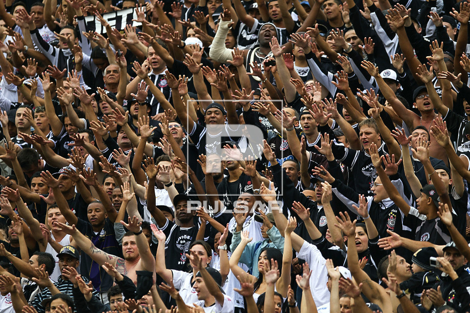 Torcida do Esporte Clube Corinthians durante a partida entre Ceará e Corinthians - Estádio do Pacambú
