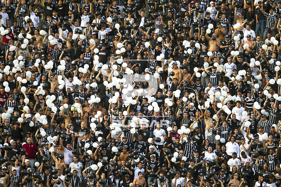 Torcida do Esporte Clube Corinthians durante a partida entre Cruzeiro e Corinthians - Estádio do Pacambú