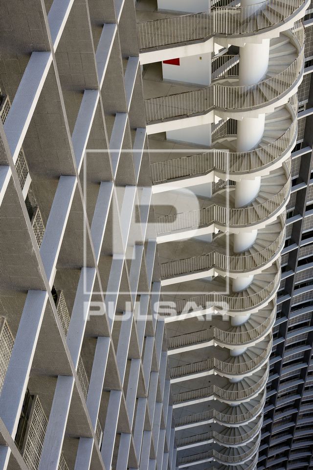 Escada de emergência do Edifício Copan - USO MEDIANTE CONSULTA A FUNDAÇÃO OSCAR NIEMEYER
