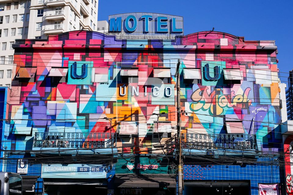 Fachada de motel no Largo de Pinheiros