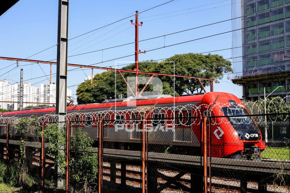 Trem da CPTM Companhia Paulista de Trens Metroplitanos - Linha 10 Turquesa - bairro da Mooca 
